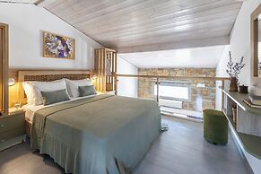 Akrolithos luxury suites