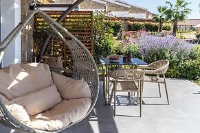 Akrolithos luxury suites
