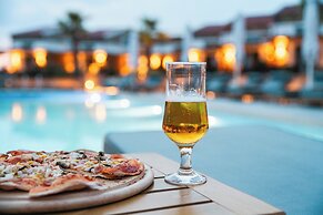 Akrolithos luxury suites