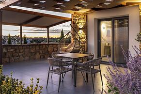 Akrolithos luxury suites
