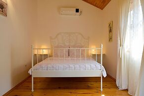 Lukkies Lodge