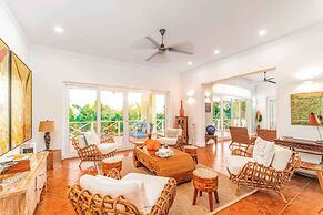 Blue Roatan Resort