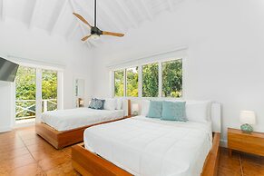 Blue Roatan Resort