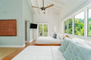 Blue Roatan Resort