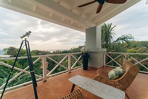 Blue Roatan Resort