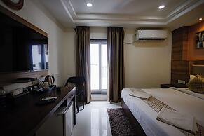 M Square Hotel