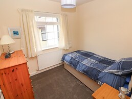 13 Lyndhurst Avenue