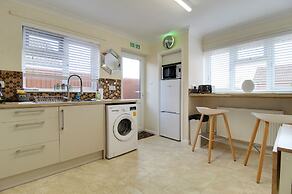 Cedar Drive, Holbeach - 1 to 4 - Self Catering