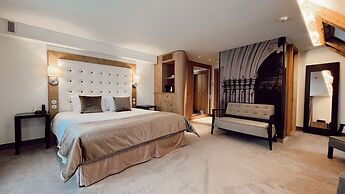 Dome Hotel