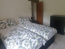 Cottage Hurst Green Sleeps 4, Views