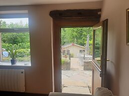 Cottage Hurst Green Sleeps 4, Views
