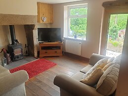 Cottage Hurst Green Sleeps 4, Views