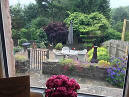 Cottage Hurst Green Sleeps 4, Views