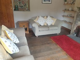 Cottage Hurst Green Sleeps 4, Views