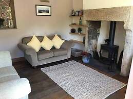 Cottage Hurst Green Sleeps 4, Views