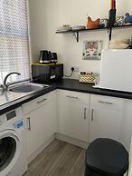 Stunning 2-bed Apartment Above Schooners Bar