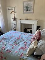 Stunning 2-bed Apartment Above Schooners Bar
