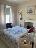 Stunning 2-bed Apartment Above Schooners Bar