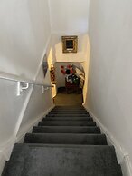 Stunning 2-bed Apartment Above Schooners Bar