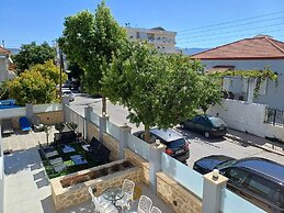 Deluxe City Hotel