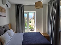 Deluxe City Hotel