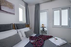 Deluxe City Hotel