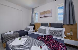 Deluxe City Hotel