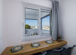 Deluxe City Hotel