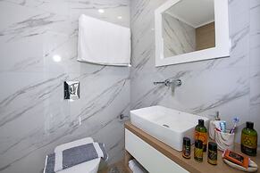 Deluxe City Hotel