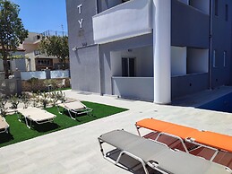 Deluxe City Hotel