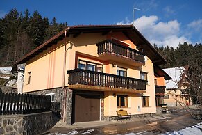 Apartment Jorsi With Mountain View