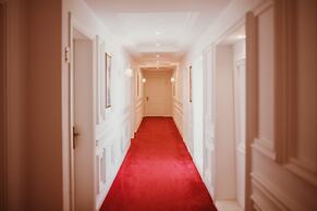 Flower Hotels & Resorts