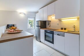 Apartments Tomy