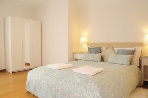 Cruz Apartments