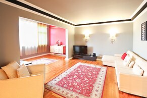 Cruz Apartments