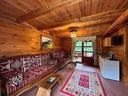 Teona Caglayan Bungalov