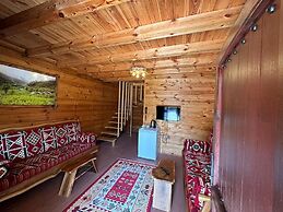 Teona Caglayan Bungalov