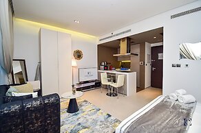 AST - Modern studio flat with balcony