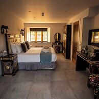 Weston Manor Hotel