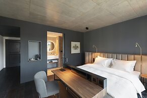 Legend Hotel