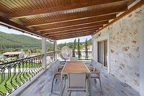 Kairos Hotel