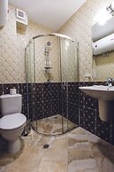 Avenue Deluxe