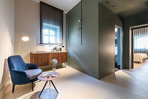 Byssus Suites