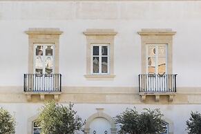 Byssus Suites