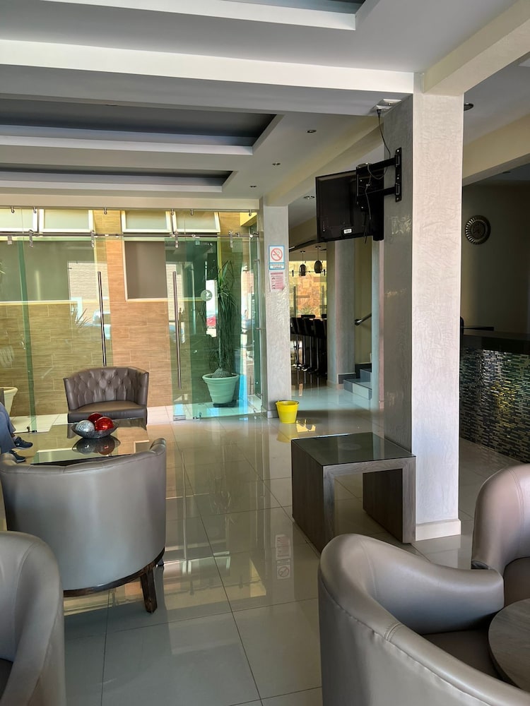 HOTEL TIERRA ROJA