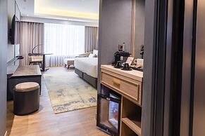 Mangkuluhur ARTOTEL SUITES