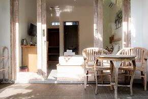 Suweta Homestay by Supala