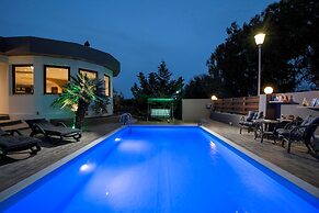 Maia Luxury Pool Villa