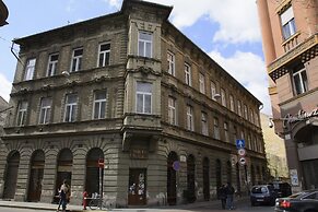 New - Walnuttree Double 12 Person Apartment Central in Budapest - Hung