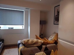 5 Mins to East Croydon Station With Concierge